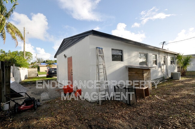 Building Photo - 1143 W 23rd St