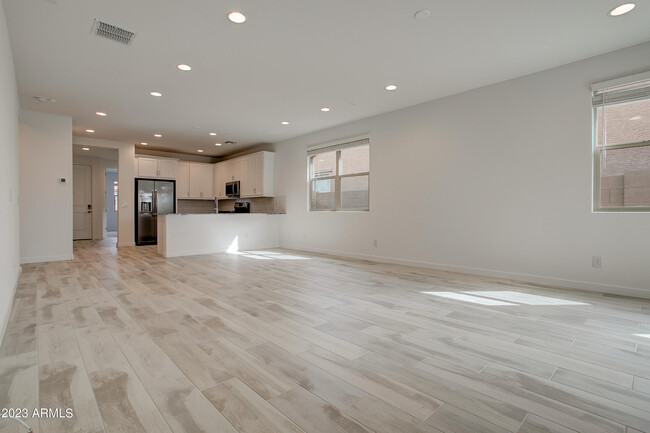 Building Photo - 16845 W Evergreen Rd
