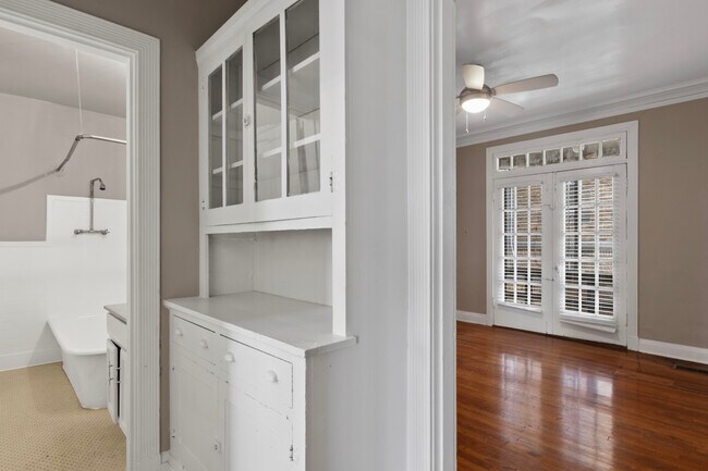 Butler Pantry - 1899 Poplar Ave