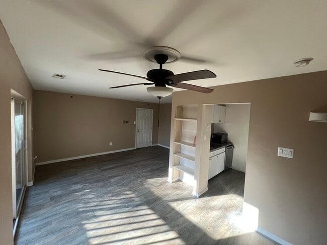 Building Photo - 2 Banyan Wood Ct