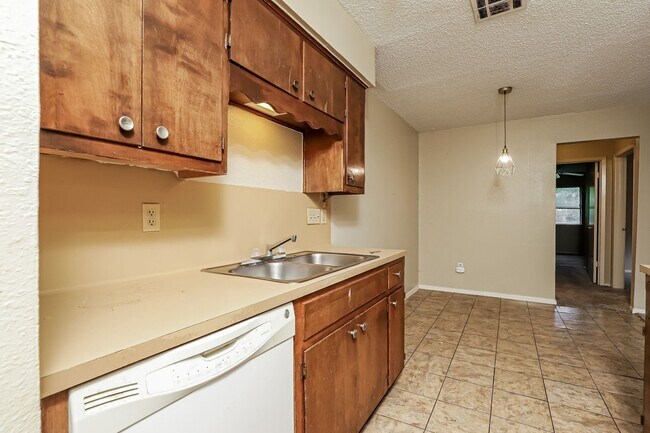 Building Photo - Amazing home ready to move in!