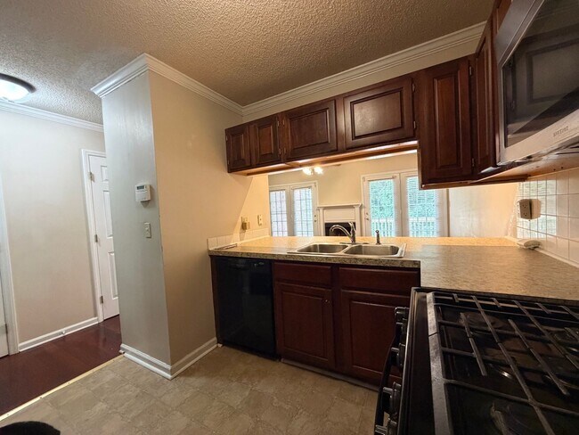 Building Photo - 3 or 4 Bedroom / 3.5 Bath Condo Kingsport, TN 37663