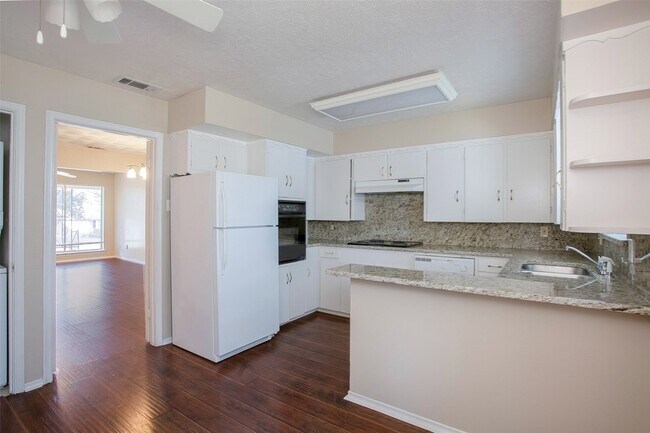 Building Photo - 7010 Kingsbury Dr