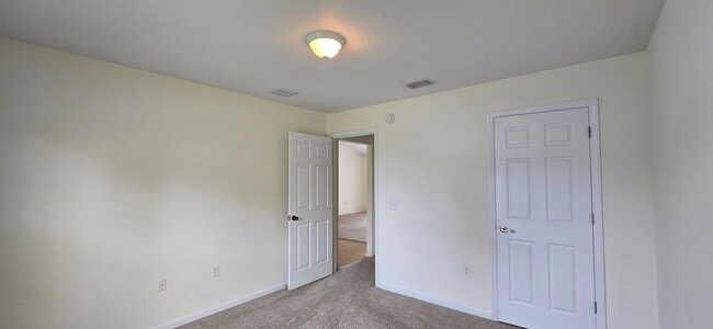 Building Photo - Single Family Home in Grandview