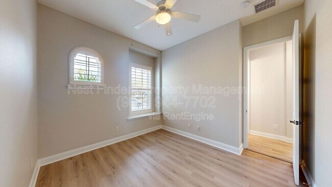 Building Photo - 628 Town Plaza Ave