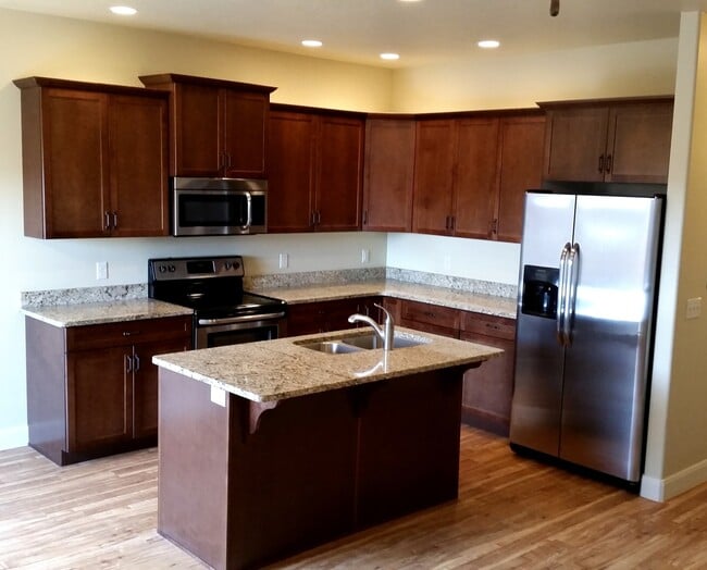 Building Photo - 3 Bedroom Townhome In Santa Clara With Snow Canyon Views