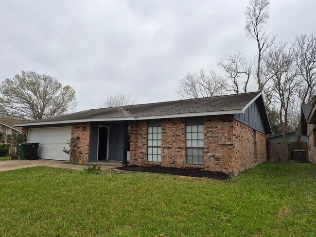 Building Photo - 15735 Munson Ln