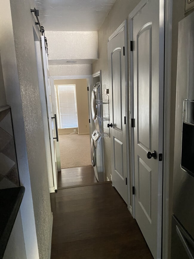 Building Photo - Shady Ridge Condo