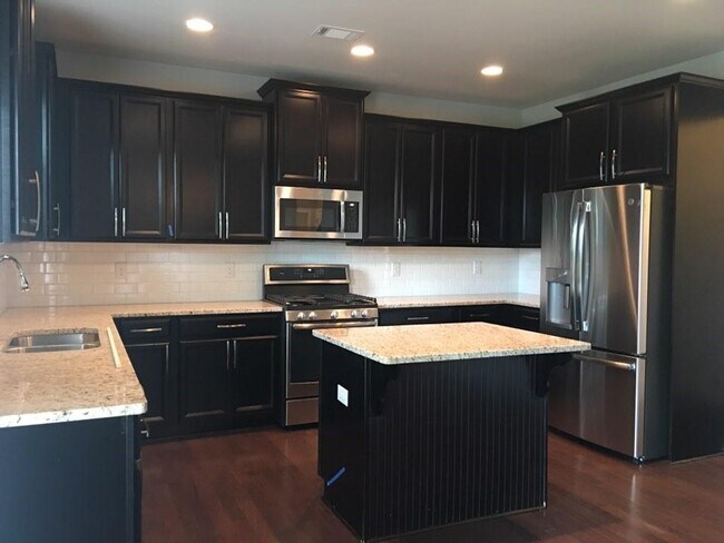 Building Photo - 2168 Lakeview Bend Way