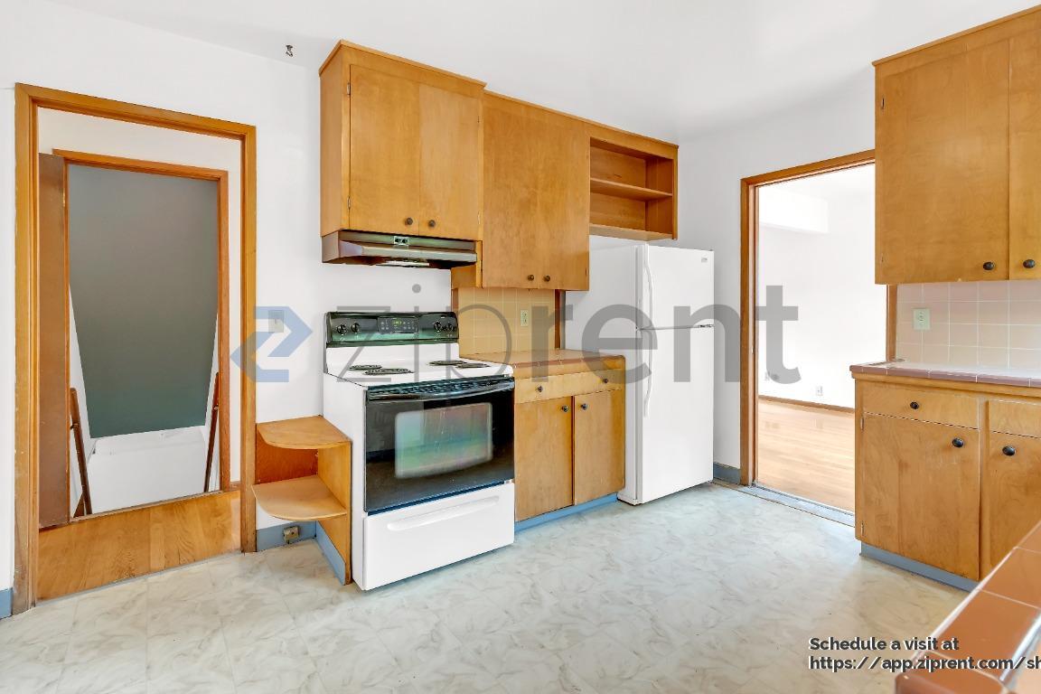 Building Photo - 6115 NE Clackamas St