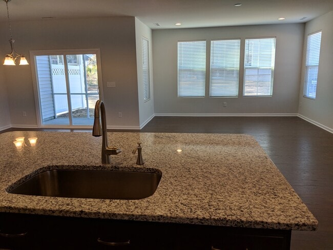 Building Photo - 1385 Southpoint Trail