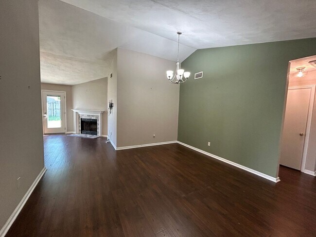 Building Photo - 913 Bernstein Ct