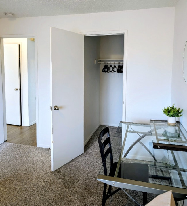 Building Photo - 1009 W 30th Ave