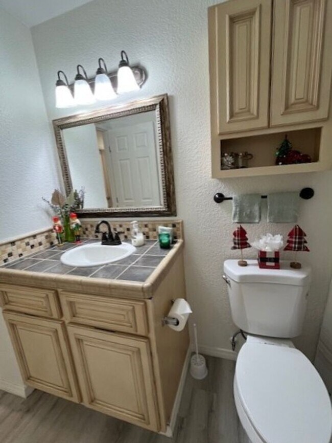 Building Photo - High in La Quinta Cove