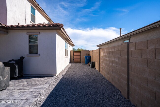 Building Photo - 4368 N Pioneer Dr