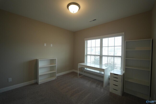 Building Photo - 204 Joan Cir