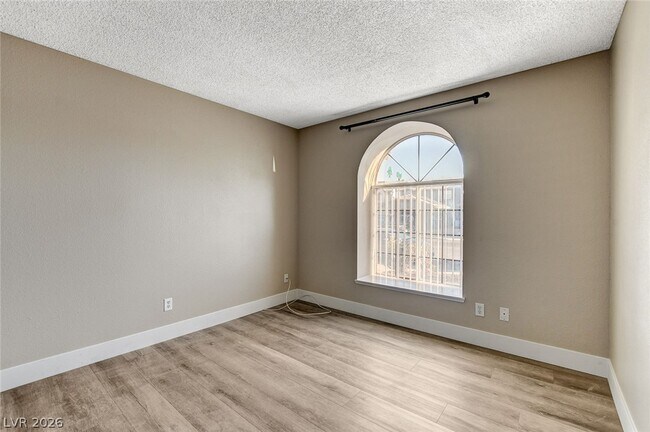 Building Photo - 6632 Wheelbarrow Peak Dr