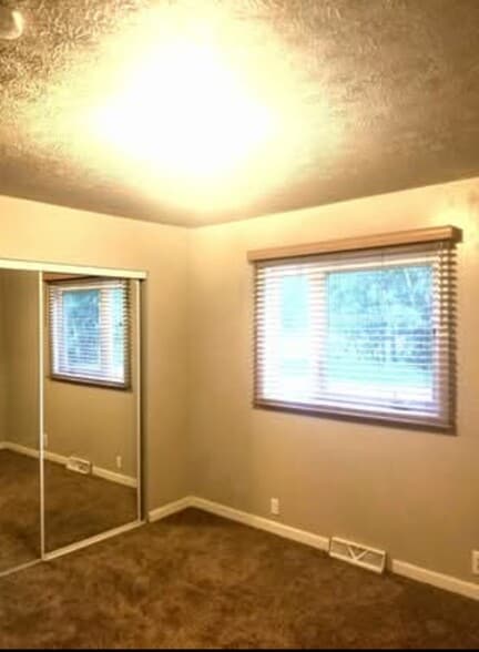 Building Photo - 1096 Shoshone Dr