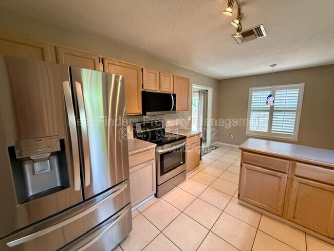 Building Photo - 1695 Evans Dr S