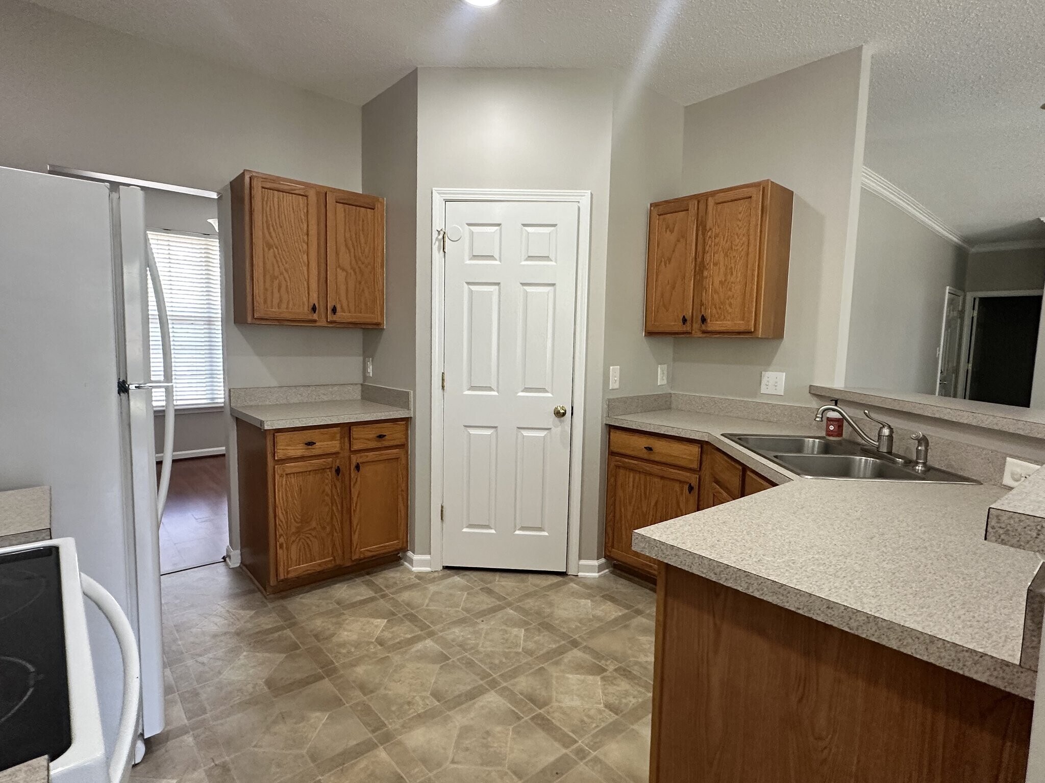 Building Photo - 8017 Hill-N-Dale Dr