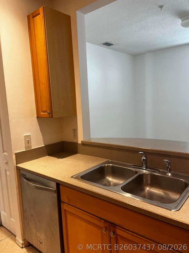 Building Photo - 1554 Limetree Bay Ave