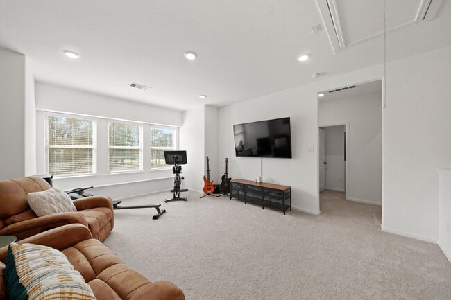 Building Photo - 9405 Vis Fls Trce