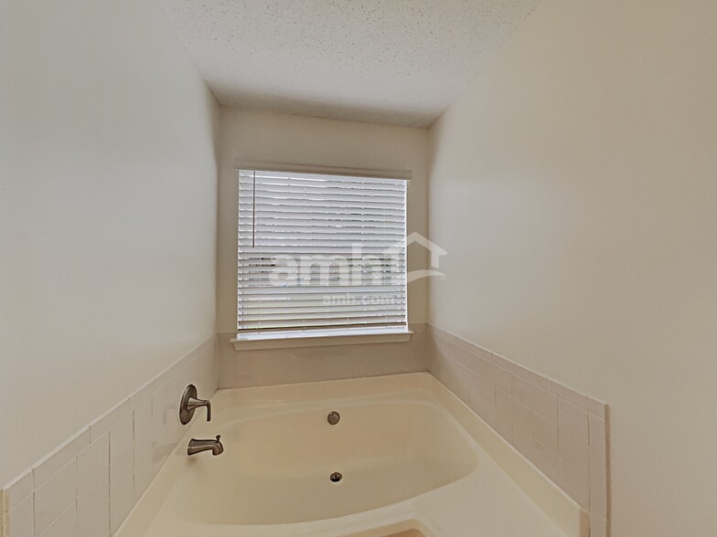 Building Photo - 4428 Red Eagle Ct