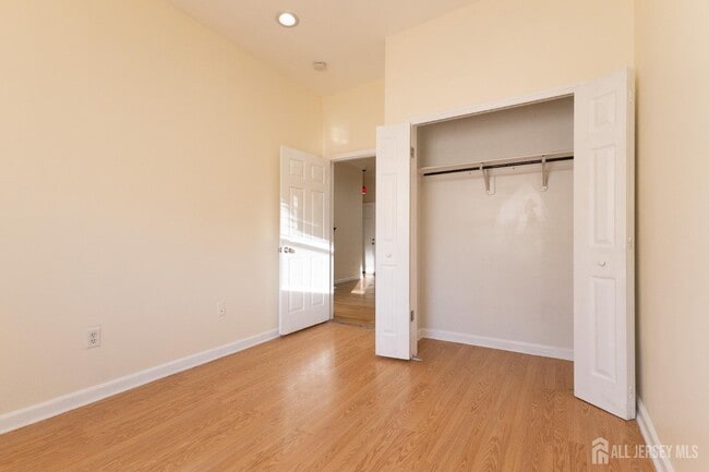 Building Photo - 158 Terrace Ave