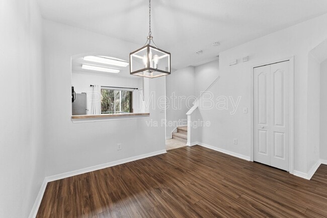 Building Photo - 5873 Fishhawk Ridge Dr