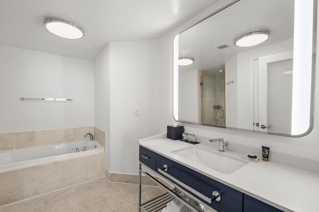 Building Photo - 4401 Collins Ave