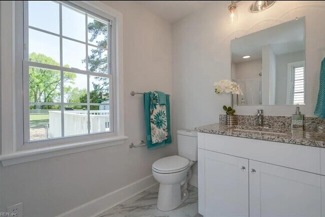 Building Photo - 4865 Hampshire Ave