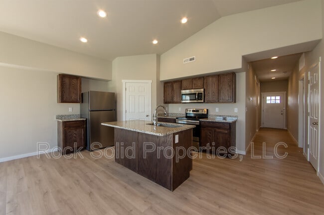 Building Photo - 1308 Rabbit Brush Trl