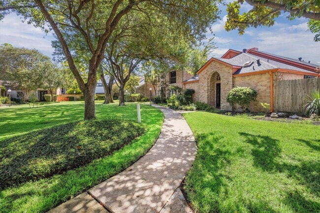 Building Photo - 2721 S Glen Haven Blvd