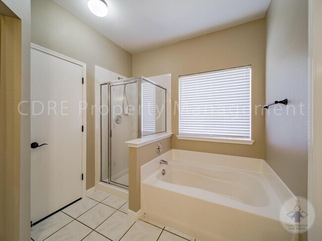 Building Photo - 4016 Summerhill Ln