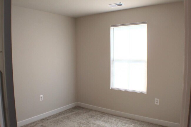 Building Photo - 109 S Peak Dr