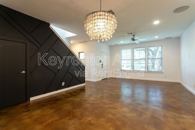 Building Photo - 3607 Marcae Ct