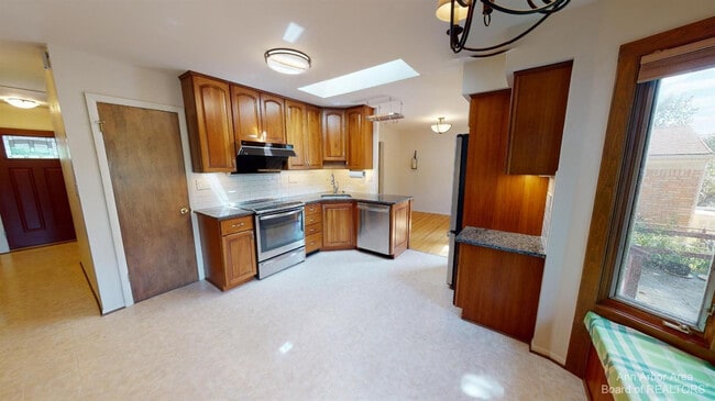 Building Photo - 2235 Prairie St