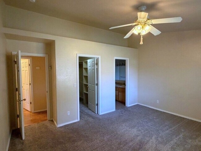 Building Photo - Beautiful and spacious 3 bed 2 bath home in Meridian just off Ten Mile and W Pine Ave