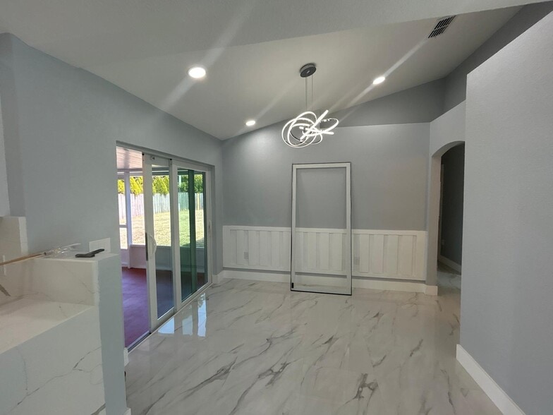 Building Photo - 3933 SW Kakopo St