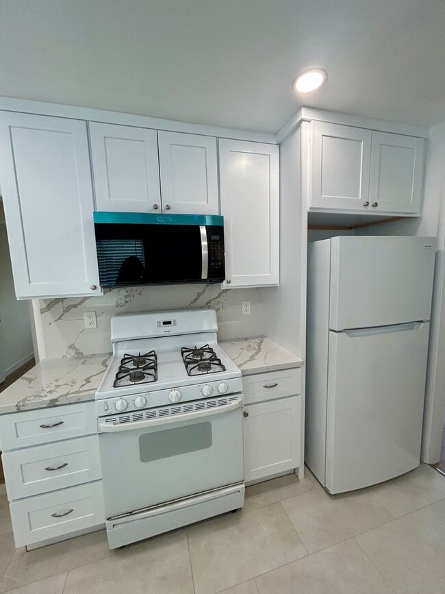 Building Photo - Fantastic San Lorenzo Village Home!   Move...