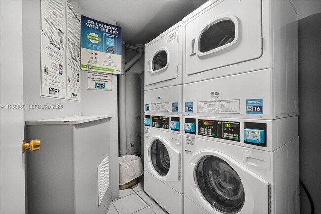 Building Photo - 3301 NE 5th Ave