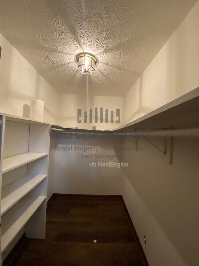 Building Photo - 335 Fairfield Cir