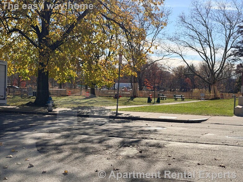 Building Photo - 261 Mt Auburn St