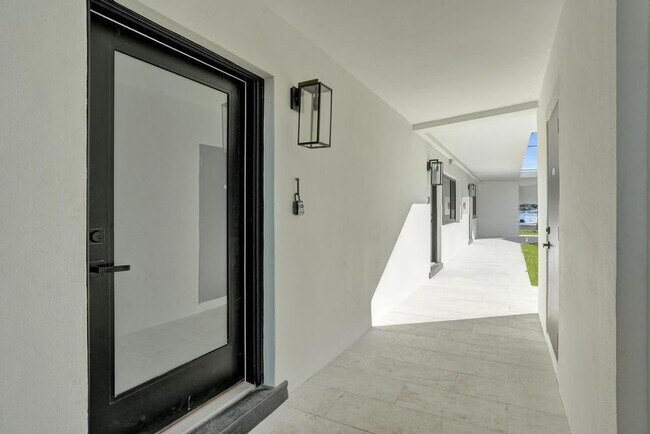 Building Photo - 840 SE 22nd Ave