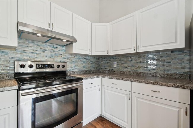 Building Photo - 2803 Northcote Dr
