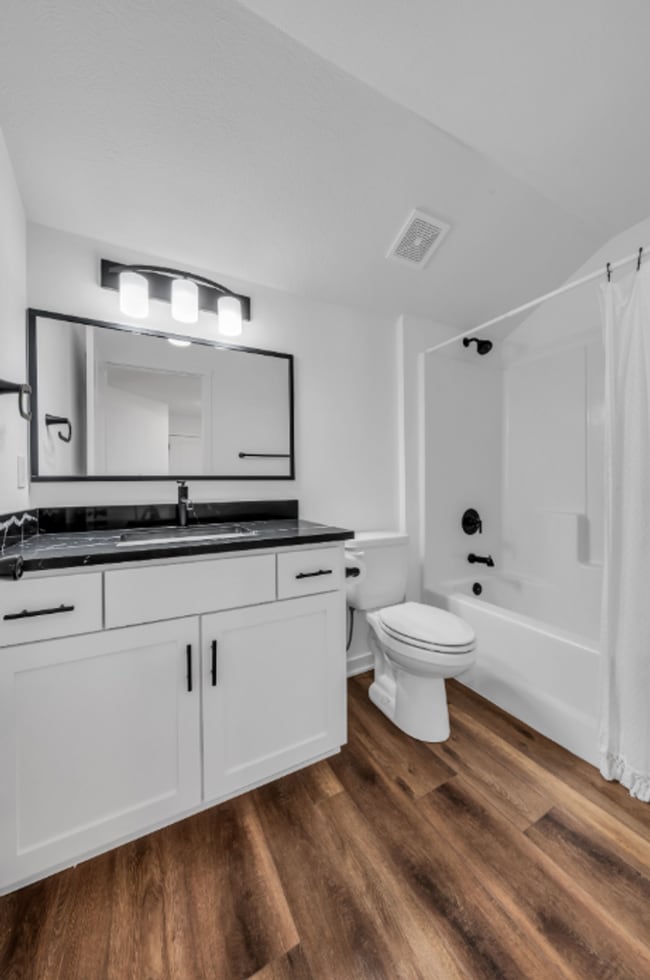 Building Photo - Modern Duplex with Spacious Design & Upsca...