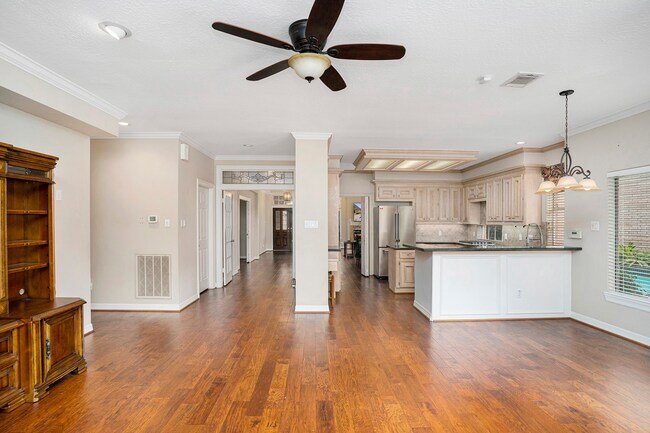 Building Photo - 14922 Tallow Forest Ct