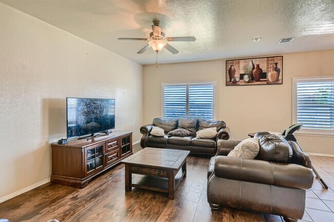 Building Photo - 1629 Kings Glen Ln