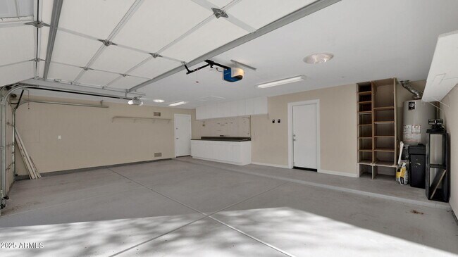 Building Photo - 11732 E Sand Hills Rd