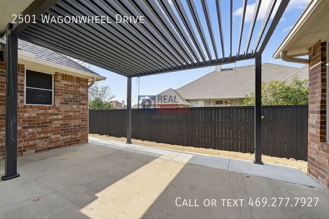 Building Photo - 2501 Wagonwheel Dr